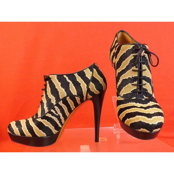 NIB GUCCI BETTY BLACK CARAMEL ZEBRA PRINT HAIR LACE UP PLATFORM ANKLE BOOTS 35.5 - Picture 3 of 12